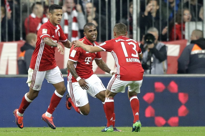 Liga niemiecka. Bayern wygrywa, Douglas Costa robi sobie...