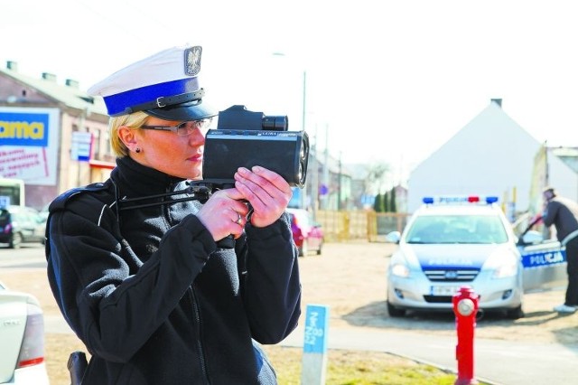 W miniony weekend na ulicach Białegostoku pojawiło się więcej policyjnych patroli. Funkcjonariusze sprawdzali, czy kierowcy są trzeźwi. Karali też tych, którzy jechali za szybko. Akcja "Prędkość&#8221; obejmowała całe województwo podlaskie.