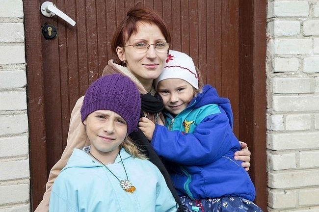 Pani Justyna z córkami (fot. Polsat)