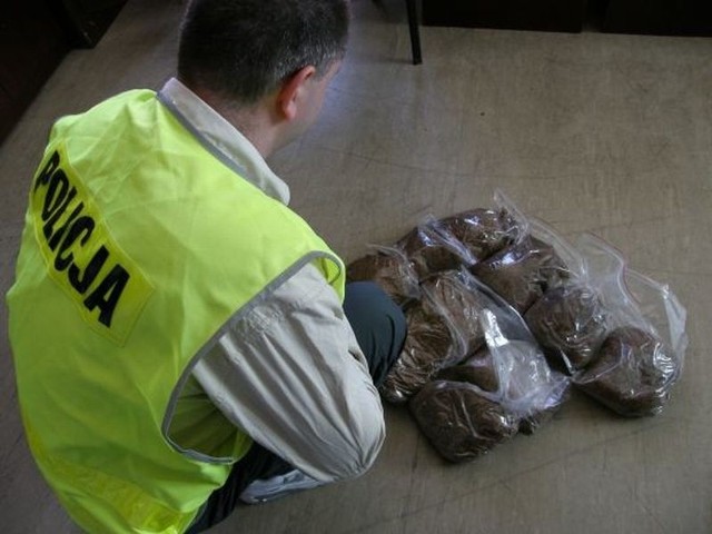 Policjanci zarekwirowali 5 kilogramów lewego tytoniu