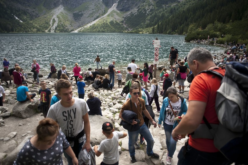 Remont parkingu przy Morskim Oku w Tatrach. TPN podczas majówki odwiedziło aż 41 tys. turystów