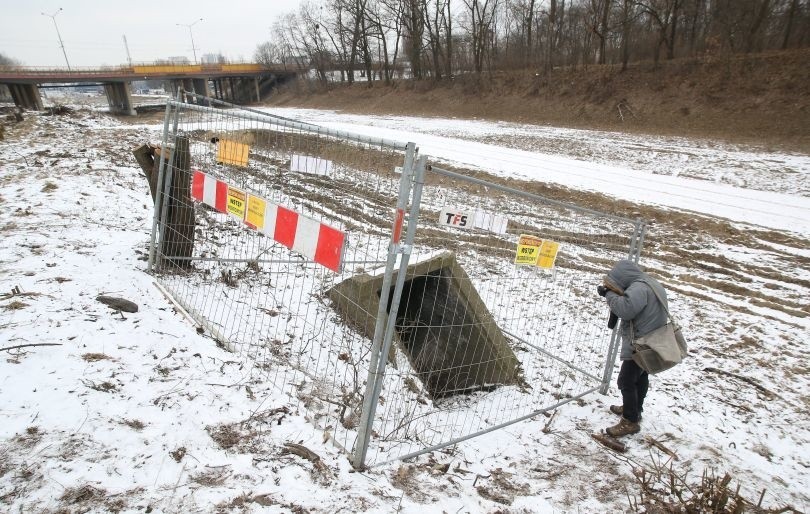 Schron wstrzymał prace