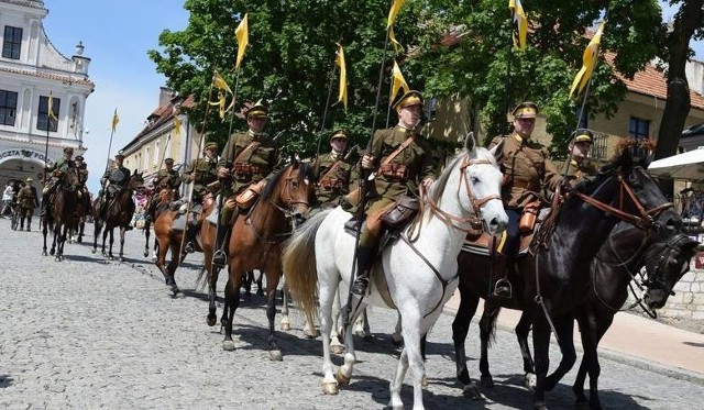 W południe odbędzie się defilada z udziałem ułanów na Rynku Starego Miasta