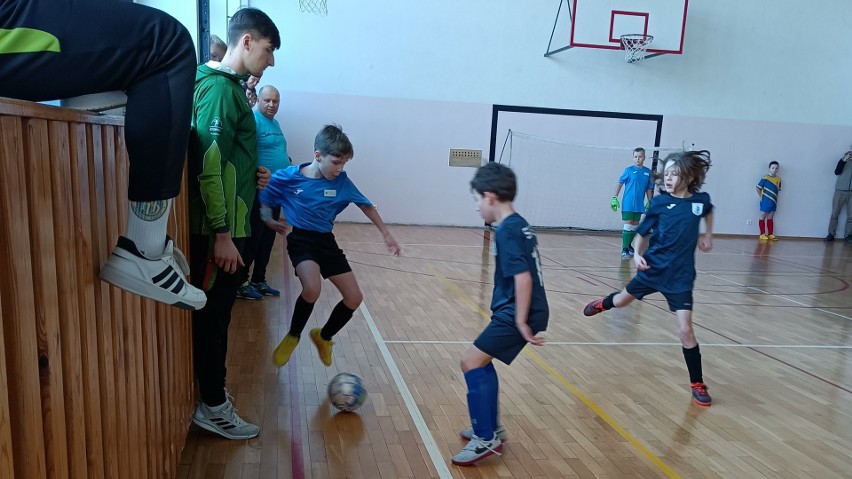 Szkoła Podstawowa nr 21 w Rzeszowie wygrała Walentynkowy Turniej Piłki Nożnej [ZDJĘCIA]