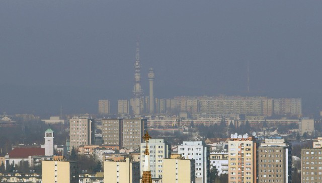 Niech was nie zgubi piękne słońce. Dziś jakość powietrza w Poznaniu jest zatrważająca. Stacje pomiarowe i czujniki wskazują na znaczne przekroczenia dopuszczalnych groźnych dla zdrowia pyłów zawieszonych. W Poznaniu nie ma czym oddychać.