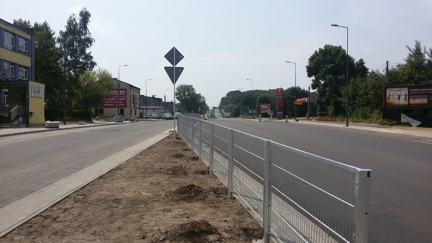 Sosnowiec: trwa asfaltowanie nowego ronda w Zagórzu [ZDJĘCIA]