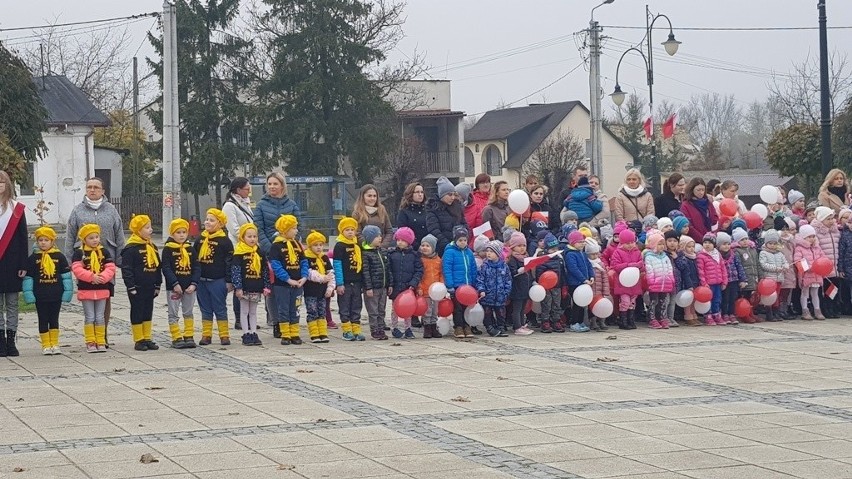 "Szkoła do hymnu" na rynku w Wodzisławiu