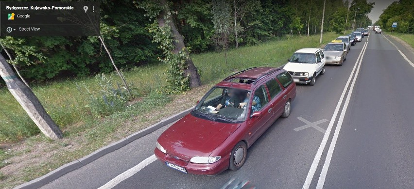 Kujawsko-Pomorskie. Zobacz auta przyłapane przez kamerę Google Street View. Niektóre to perełki! [zdjęcia]