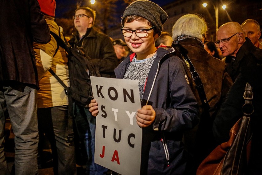 01.10.2017 Podobne protesty odbyły się w kilkunastu miastach...