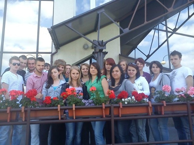 Grupa uczniów "Konarskiego&#8221;, która w tym roku weźmie udział z zagranicznych praktykach.