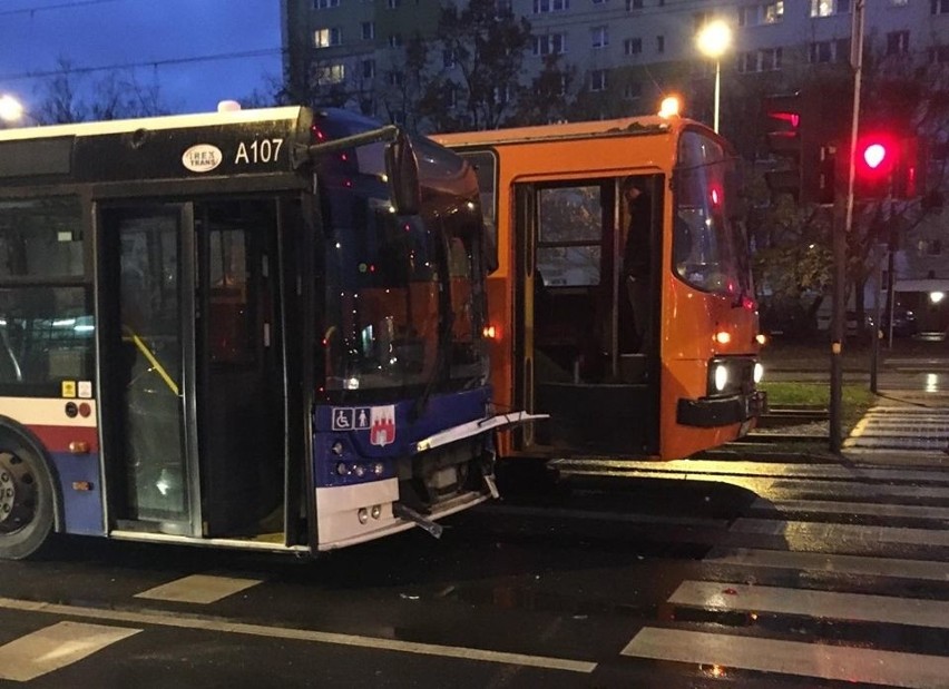 W piątek, 29 listopada około godz. 6.00 doszło do wypadku z...