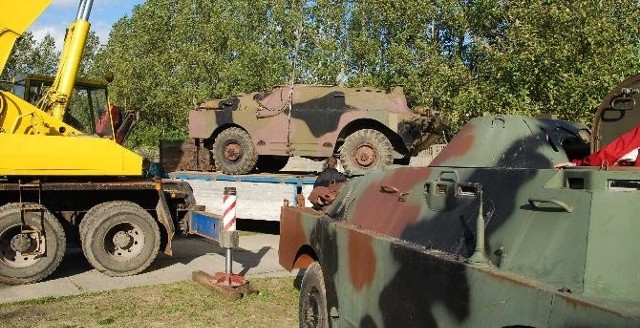 Dwa radzieckie transportery opancerzone typu BRDM dotarły do Centrum Militarnego Krąpiewo