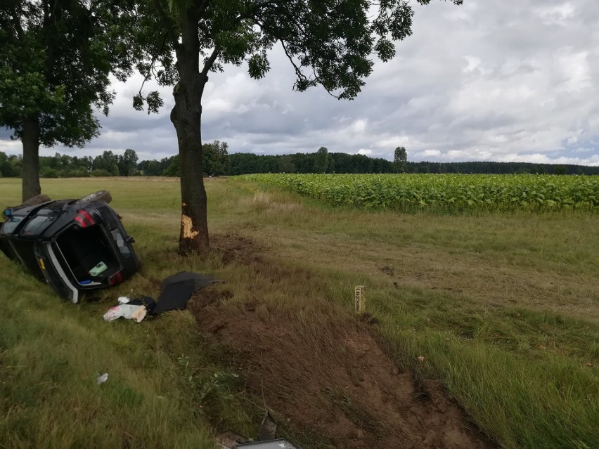 Horodnianka. Dwa groźne wypadki na DK 8. Jeden po drugim. Dachowanie i zderzenie pięciu samochodów - w tym ciężarówki (ZDJĘCIA)