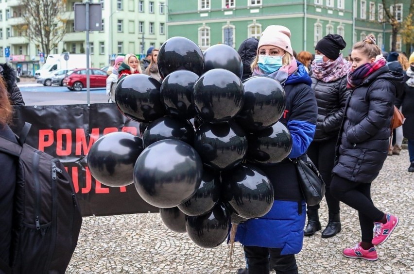 Część pracowników Miejskiego Ośrodka Pomocy Rodzinie wróciła do pracy. Decyzja o losach protestu może zapaść w weekend