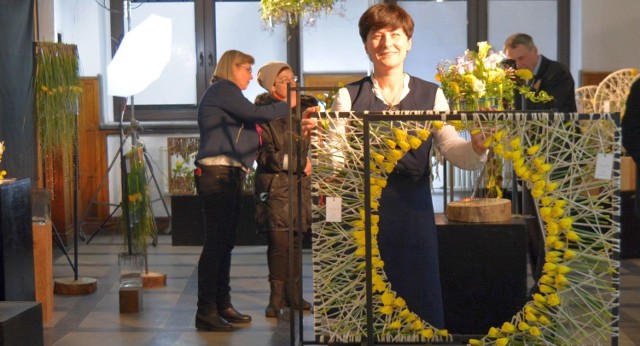 - Na wystawie można sobie zrobić pamiątkową fotografię w otoczeniu kwiatów – mówi florystyka Anna Kopeć. 