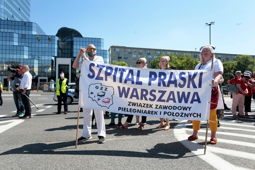 Strajk ostrzegawczy pielęgniarek i położnych w całej Polsce. „Nie godzimy się na minimalne płace, na minimalne normy, albo wręcz ich brak”