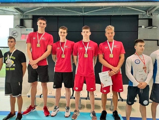 Zielonogórscy pływacy zdobyli dziewięć medali mistrzostw Polski juniorów.