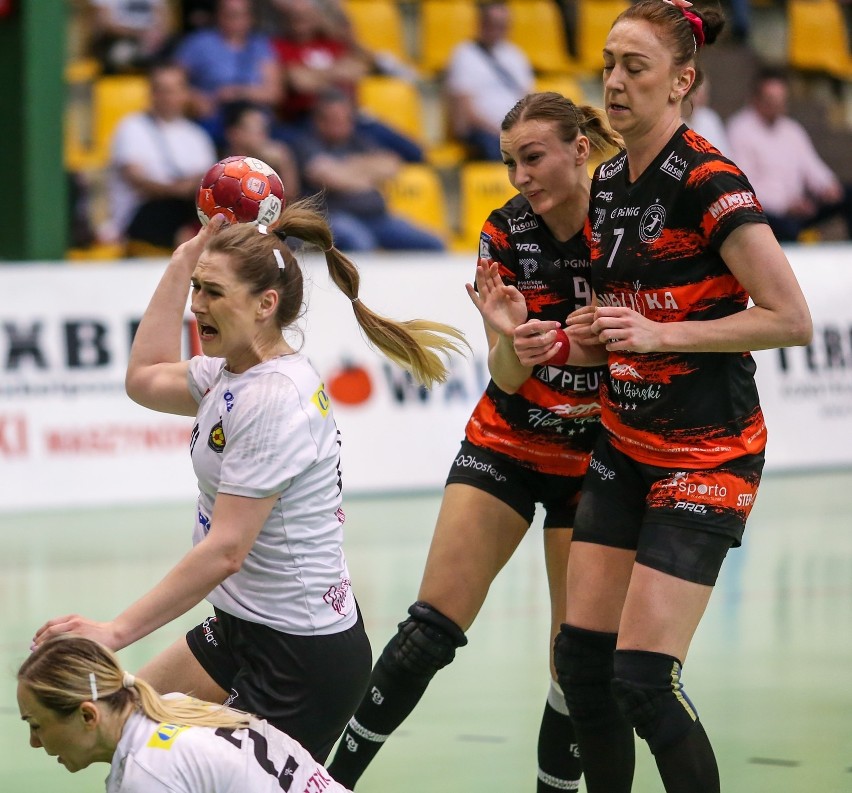 PGNiG Superliga Kobiet. Słaba pierwsza, dobra druga połowa Suzuki Korony Handball Kielce w Piotrkowie [ZDJĘCIA]