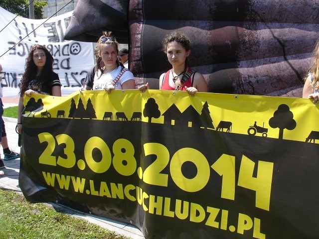 W sobotę odbędzie się międzynarodowa akcja solidarnościowa Greenpeace "Łańcuch Ludzi Stop Odkrywce".