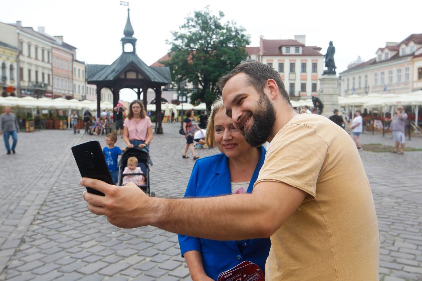 Piknik posłanek Lewicy na Rynku w Rzeszowie.