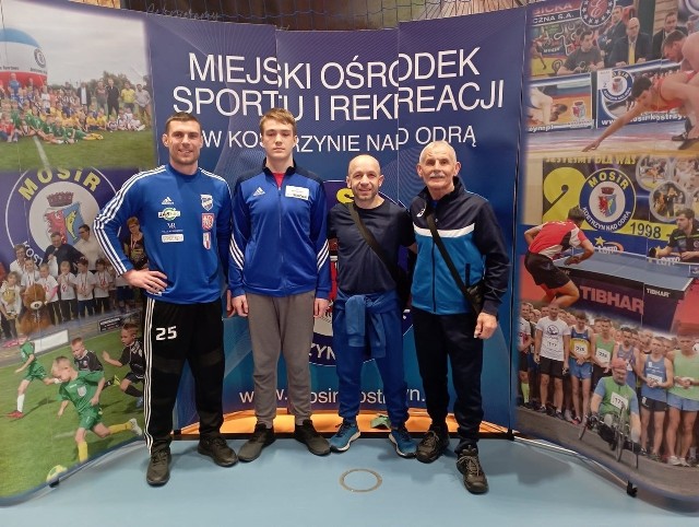 Od lewej: Mateusz Wanke (brązowy medalista akademickich mistrzostw świata), Alex Ruszczyk, Dariusz Jabłoński (mistrz świata seniorów), Kazimierz Wanke (trener ZKS Miastko)