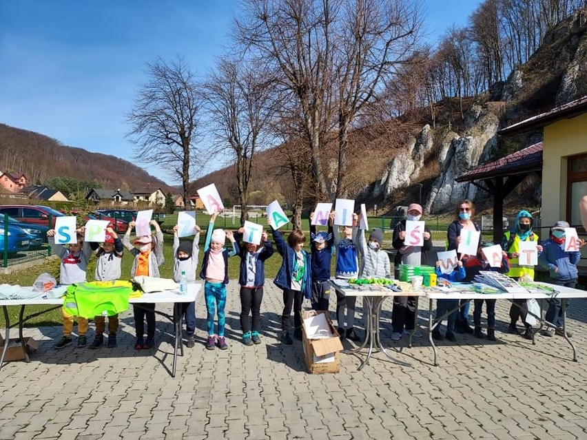 Podczas sobotniego sprzątania gminy Krzeszowice pogoda...