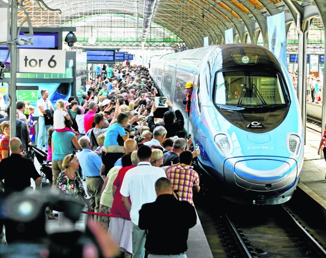 Pierwsze spotkanie Pendolino z polskim dworcem (Wrocław)