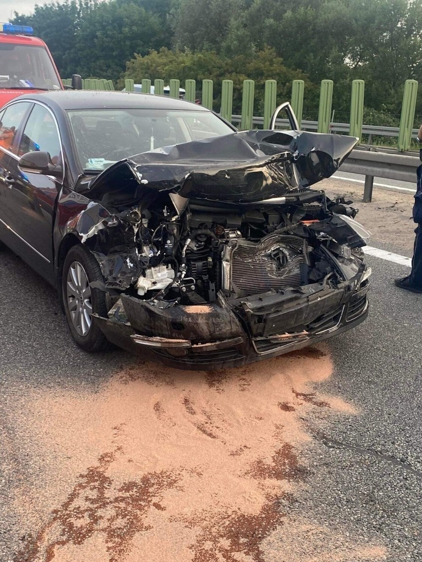 Wypadek w Juszkowie. Zderzyły się trzy samochody, jedna osoba trafiła do szpitala 