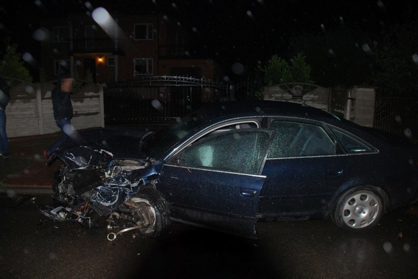 Wypadek w Myszkowie: Czołowe zderzenia fiata i audi, sześć osób zostało rannych [ZDJĘCIA]