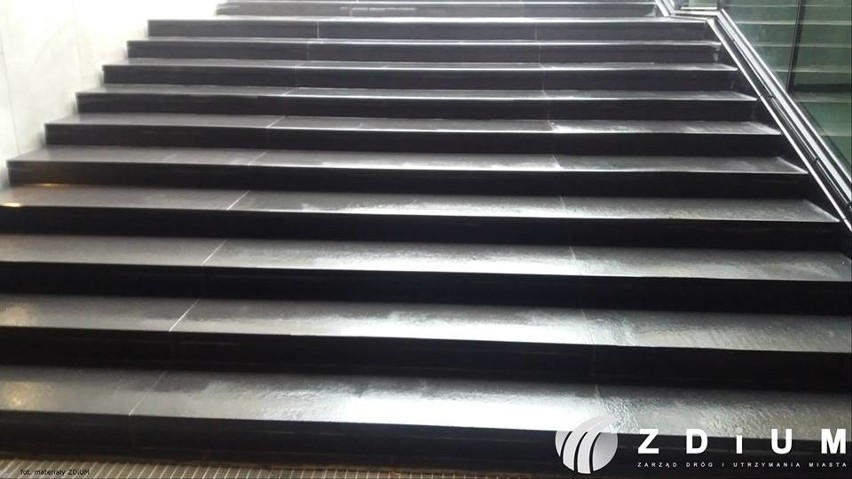 Naprawa schodów i okładziny przejścia kosztowała ok. 33 tys....