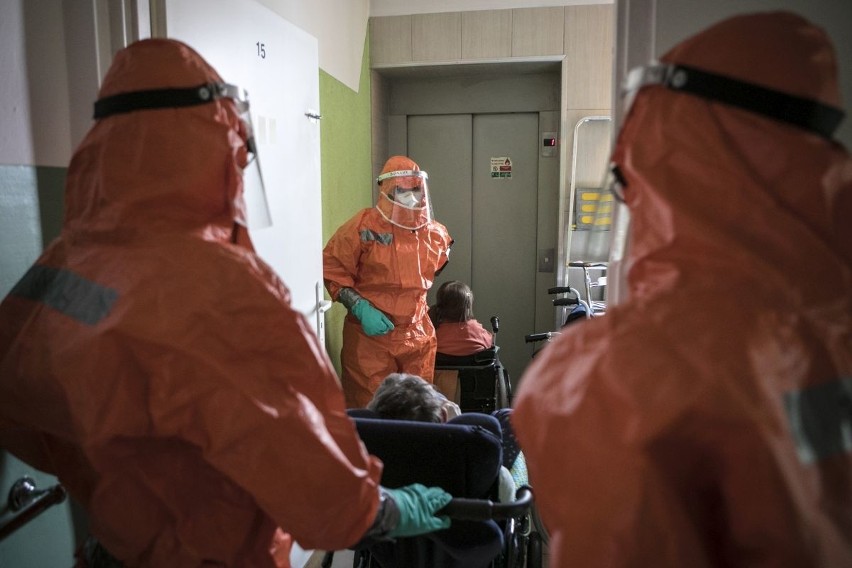 Koronawirus w DPS w Zamościu. Żołnierze przeprowadzili dezynfekcję. Zobacz zdjęcia