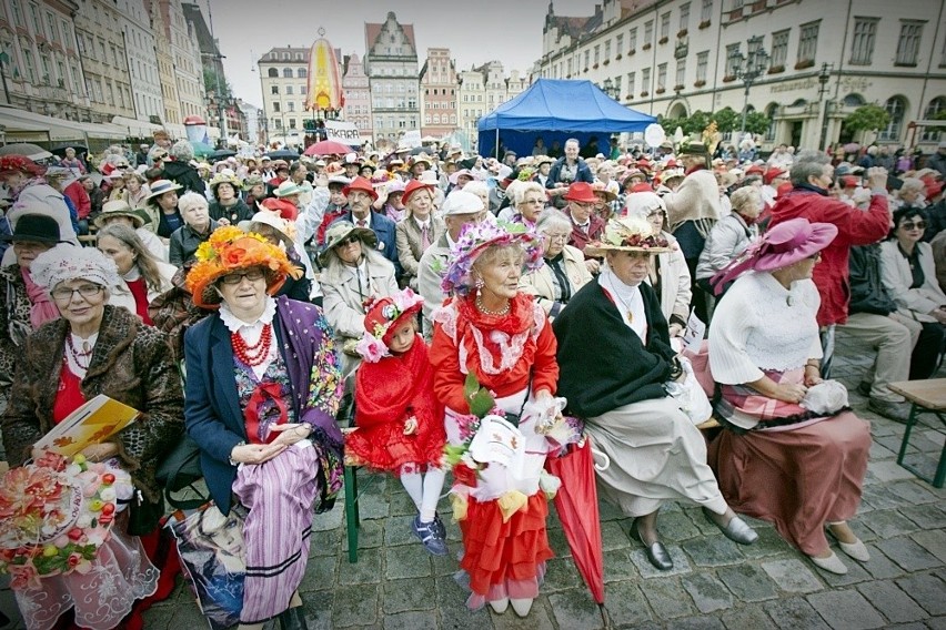 Wrocław: Marsz Kapeluszy rozpoczął Dni Seniora (ZDJĘCIA)