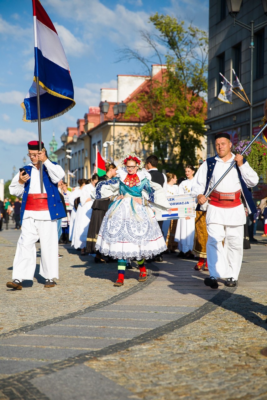 Podlaska Oktawa Kultur 2017. Kolorowa parada na Rynku...