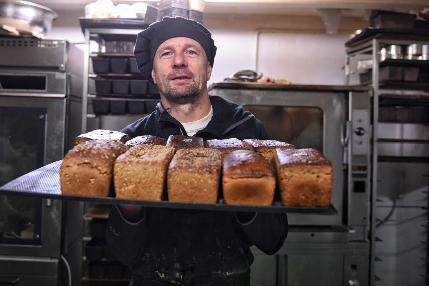 Jacek Polewski w sobotę rozda poznaniakom 100 chlebów.