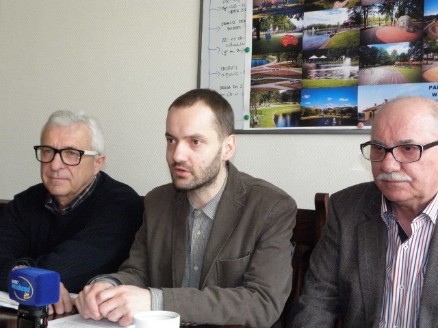 Od lewej Marek Czajka, Michał Karpiak i Jerzy Kuriata opowiadają o pracy wolontaryjnej.