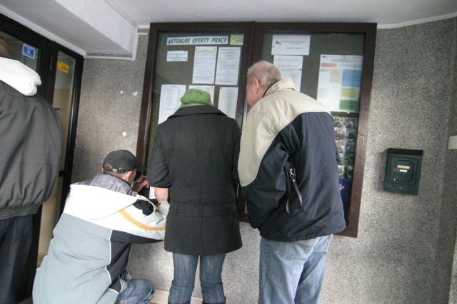 Bezrobotny nauczyciel na słupskim rynku pracyW urzędzie pracy ofert dla nauczycieli praktycznie nie ma.