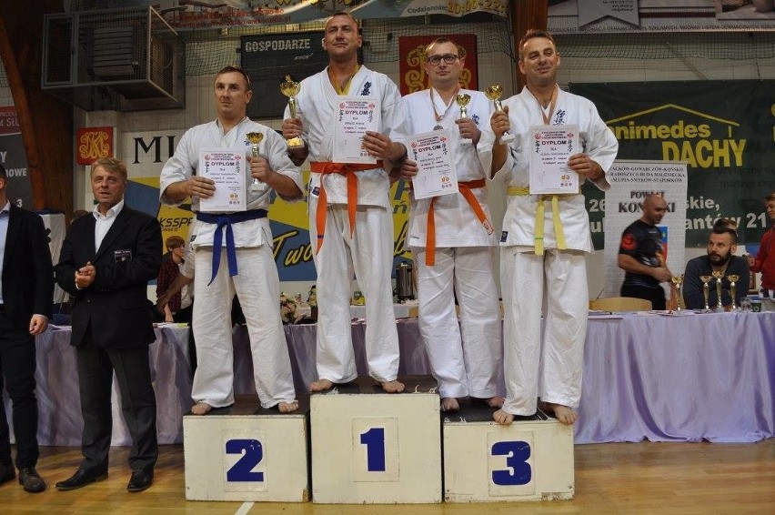 Skarżyscy karatecy przywieźli 20 medali z ogólnopolskiego turnieju. Czas na Cocoro Cup