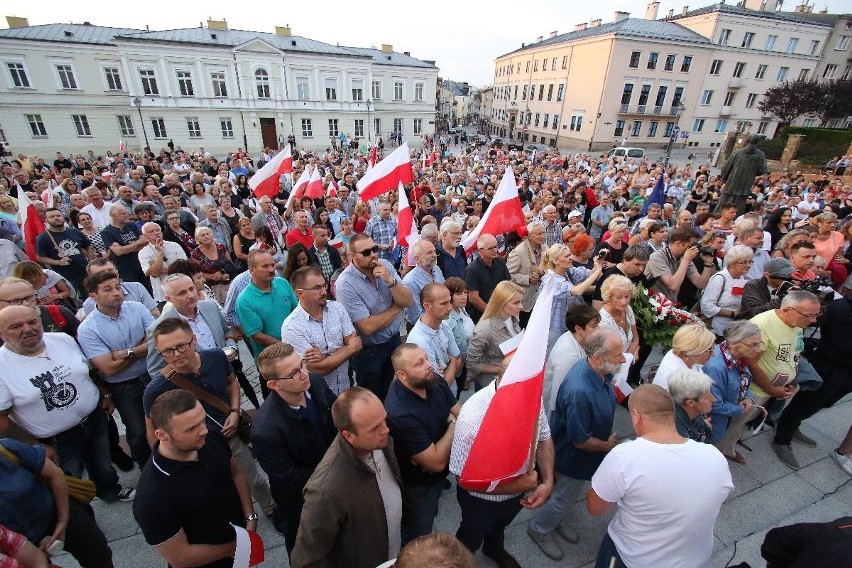 Wielka manifestacja w centrum Kielc „Wolne Sądy” z tysiącami uczestników  