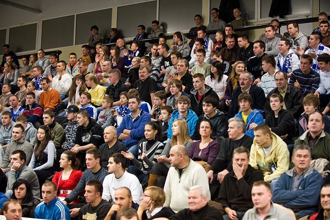 AZS - Znicz, cheerleaders i kibice