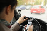 Telefon w ręce kierowcy to przyczyna około 20 proc. wypadków