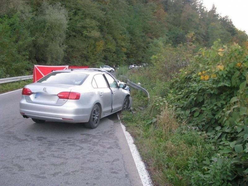 Rożnów. Zderzenie trzech samochodów. Nie żyje jedna osoba [ZDJĘCIA]