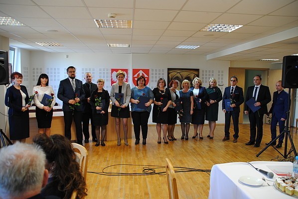 Burmistrz Jędrzejowa nagrodził nauczycieli (LISTA)