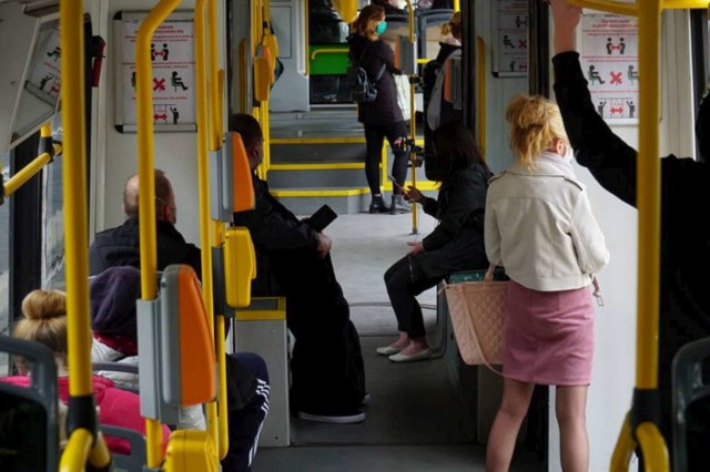 Koniec wakacji, żegnaj letni rozkładzie jazdy! Od 1 września autobusy i tramwaje będą częściej kursować. Pojazdy MPK wrócą na trasy do trzech pętli: Wilczak, Połabska i Piątkowska. Zostanie otwarta nowa linia tramwajowa. „Piątką” dojedziemy do Unii Lubelskiej. Nadal jednak musimy liczyć się ze zmianami związanymi z przebudową ronda Rataje oraz modernizacją torowisk na Wildzie, a wraz z początkiem roku szkolnego rozpocznie się remont torowiska na Dąbrowskiego.Sprawdź, co się zmieni od 1 września --->