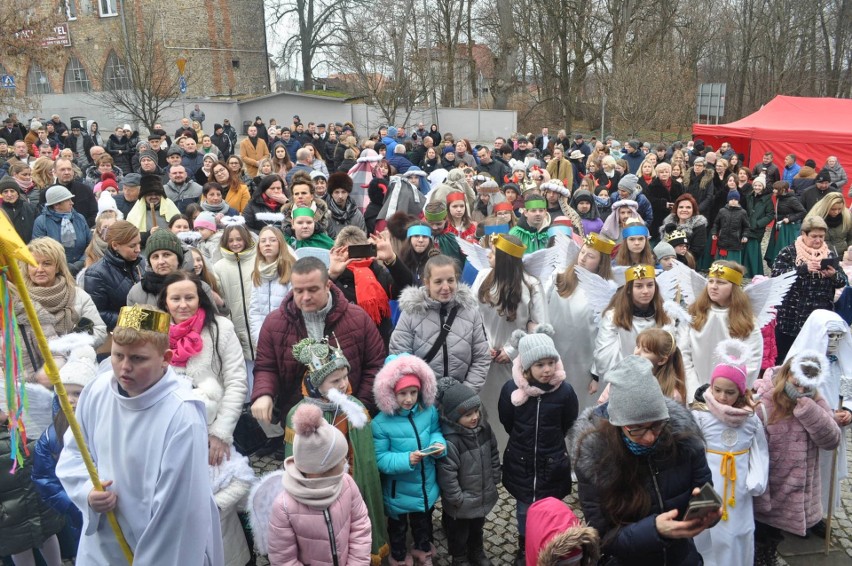 Wspaniały Orszak Trzech Króli 2023 w Łopusznie. Były tłumy ludzi. Zobaczcie zdjęcia