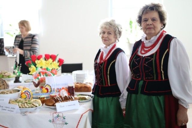 Smakowite spotkanie Kół Gospodyń Wiejskich w gminie Morawica. Było mnóstwo tradycyjnych potraw.