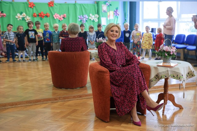 Agata Kornhauser-Duda po raz kolejny zadała szyku. Tym razem na spotkaniu z przedszkolakami.