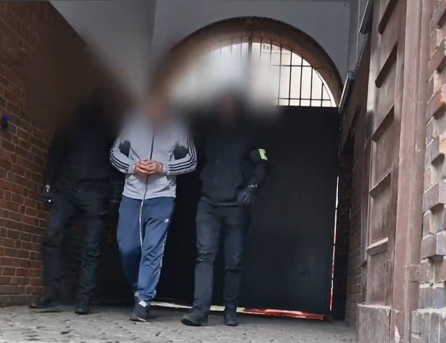 Czterech mężczyzn podejrzanych o przestępstwa narkotykowe zatrzymali policjanci z Wrocławia.