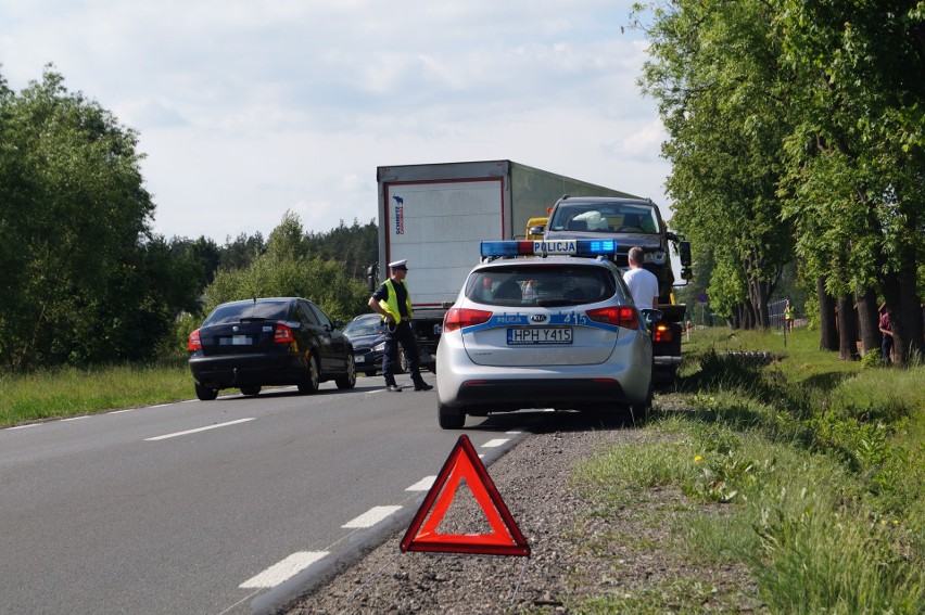 Ostrołęka: Wypadek na DK53 przy ul. Stacha Konwy. Zderzyły się dwa samochody osobowe