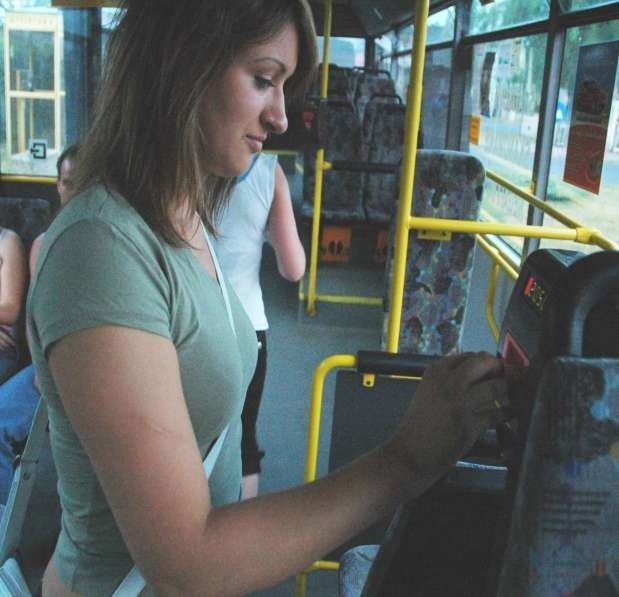 Marysia Towara: - Powinno być więcej kursów autobusowych wieczorami.