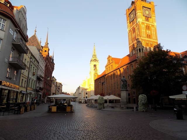 Toruńska strówka w niedzielny poranek. Pusto i cicho 